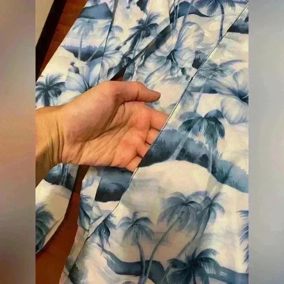 Sunrise Kingdom BLUE Tropical Men's
Lightweight Windbreaker - Picture 6 of 9